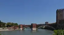 Ponte Castelvecchio �ber die Adige in Verona. 05.2025