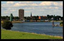Blick entlang der Ruhrm�ndung zum Rhein bei Duisburg.