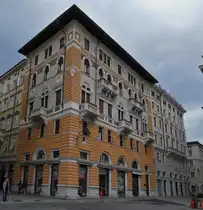 Sch�n verzierte Fassade an einem Geb�ude nahe dem Canale Grande in Triest.05.2025