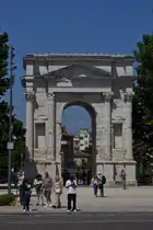 Der Arco dei Gavi wurde im 1. Jahrhundert nach Christus gebaut und steht nahe dem Castelvecio in Verona. 05.2025