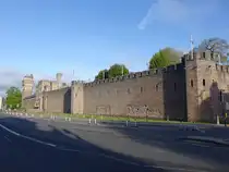Cardiff, restaurierte r�mische Mauer des Cardiff Castle (27.04.2025)