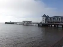 Penarth, Pier an der Beachfront Promenade, er�ffnet 1898 (27.04.2025)