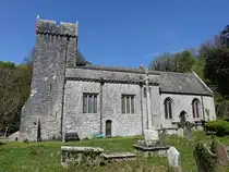 St. Donats im Vale of Glamorgan, Pfarrkirche St. Donats, erbaut im 12. Jahrhundert, Kirchturm 14. Jahrhundert (27.04.2025)