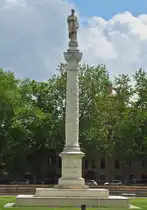 Monument von Ludovico Aristoto auf dem gleichnamigen Platz in Ferrara. 05.2025