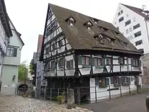 Ulm, Schiefes Haus in der Schw�rhausgasse, erbaut 1443 (01.06.2025)