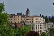 Opera don Calabria, aufgenommen bei einer Rundfahrt durch Verona vom Hof des Castlo San Pietro. 05.2025 