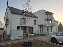 Das neue Gemeindehaus der Gemeinde Oberesslingen-Lerchen�cker am 27.03.2025. In den zwei unteren Geschossen befindet sich ein Kindergarten, dar�ber private Wohnungen