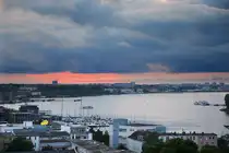 Ausblick �ber Rostock und die Warnow in n�rdlicher Richtung von der Dachterrasse �ber dem Restaurant KAI 40. Aufnahme: 7. Juni 2025.