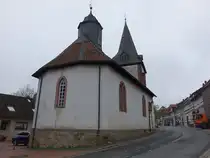 Lamspringe, evangelische Sophienkirche, erbaut 1692, verputzte Saalkirche aus Bruchsteinen (17.04.2025)