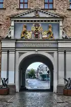 Detailaufnahme des Rostocker Steintors von der Stadtseite aus aufgenommen. Das Tor in seiner heutigen Form ist ein 1574 bis 1577 im Renaissance-Baustil errichtetes Tor im S�den der historischen Rostocker Stadtbefestigung. Aufnahme: 8. Juni 2025.