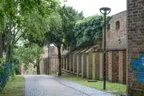 Die Rostocker Stadtbefestigung umschloss die Stadt Rostock seit der Mitte des 13. Jahrhunderts. Das Bild wurde in der N�he des Kuhtors aufgenommen. Aufnahme: 8. Juni 2025.