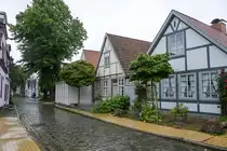 �Achterreeg� (Hochdeutsch Hinterreihe): H�user in der Alexandrinenstra�e in Warnem�nde. Aufnahme: 8. Juni 2025.