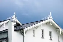 Detailfoto der Villa Seestern in Heiligendamm an der Ostsee. Aufnahme: 7. Juni 2025.