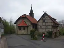 Wettensen, Urbanuskapelle in der Ernst Fischer Stra�e, erbaut 1904 (18.04.2025)