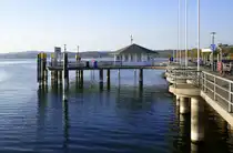 Unteruhldingen, die Anlegestelle f�r die Bodenseeschiffahrt am Hafen, April 2025