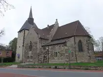 Sarstedt, evangelische St. Nicolai Kirche, Feldsteinkirche von 1250, Umbau zur gotischen Saalkirche 1457 (19.04.2025)