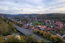 Vom Steinberg kann der Herzberger Ortsteil Scharzfeld vollst�ndig �berblickt werden. Zus�tzlich tangiert die Bundesstra�e 27 das am Rand des S�dwestharz gelegene Dorf mithilfe mehrerer Talbr�cken.

🕓 20.10.2024 | 16:30 Uhr