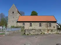 Sottrum, evangelische Martin Luther Kirche, erbaut im 12. Jahrhundert, Saalkirche aus Bruchsteinen (20.04.2025)