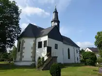 Kleinwolmsdorf, evangelische Kirche, erbaut im 13. Jahrhundert, barock ver�ndert im 17. Jahrhundert (05.06.2025)