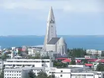 Die Hallgr�mskirkja  (isl�ndisch Kirche Hallgr�murs) ist eine evangelisch-lutherische Pfarrkirche der Isl�ndischen Staatskirche in der Hauptstadt Reykjav�k, das gr��te Kirchengeb�ude Islands und das zweith�chste Geb�ude des Landes. Die Kirche ist das sechstgr��te Bauwerk des Landes. Wikipedia am 01.07.2013