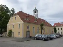 Kleinwelka, Betsaal der Br�dergemeinde am Zinzendorfplatz, erbaut 1758 (06.06.2025)