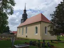 Gro�naundorf, evangelische Kirche, Saalkirche mit Westturm, erbaut 1606 (07.06.2025)