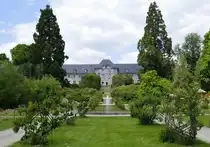 Wesserling, Blick vom Schlo�park zum Schlo�, Mai 2025