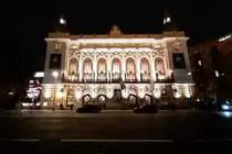 Gleich am Anfang der quirligen Berliner Kantstra�e in der N�he des Zoologischen Gartens befindet sich Berlins �ltestes Musical-Theater, das Theater des Westens.
Der wilhelminische Prachtbau wurde 1896 er�ffnet und geh�rt zu den traditionsreichsten B�hnen Deutschland. Am 12.03.25.