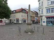 Senftenberg, Postmeilens�ule auf dem Marktplatz (08.06.2025)