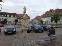 Wittichenau, Krabat S�ule auf dem Marktplatz (08.06.2025)