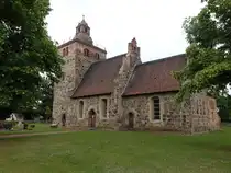 Paserin, evangelische Kirche, erbaut im 13. Jahrhundert, gotischer Feldsteinbau (09.06.2025)