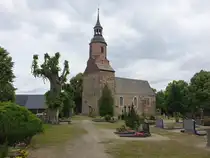 Uckro, evangelische Kirche, erbaut im 14. Jahrhundert (09.06.2025)