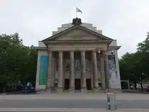 Detmold, Landestheater am Theaterplatz, erbaut 1825 durch den Landesbaumeister von Natorp (15.06.2025)