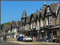 Pitlochry ist seit dem 19. Jahrhundert ein Touristmuszentrum in den Highlands Schottlands. An der Atholl Road reihen sich zahlreiche viktorianische Hotelbauten aneinander. (12.05.2025)
