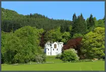 Ein schlossartiges Anwesen steht n�rdlich von Pitlochry am Waldrand. (13.05.2025)