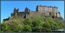 �ber der Altstadt von Edinburgh trohnt Edinburgh Castle, eine der meistbesuchten Sehensw�rdigkeiten Schottlands. (15.05.2025)