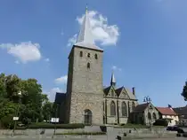 Anr�chte, Pfarrkirche St. Pankratius, erbaut von 1180 bis 1230, neogotisch erweitert von 1894 bis 1895 durch den Architekten
Gerhard August Fischer (16.06.2025)
