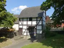 Torhaus zum Friedhof von Hoinkhausen (18.06.2025)