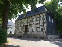 Horn-Millinghausen, Pfarrhaus am Platz An der Kirche (18.06.2025)