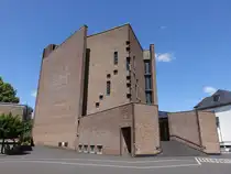 Meschede, Klosterkirche Maria Himmelfahrt der Abtei K�nigsm�nster, erbaut bis 1964 (19.06.2025)