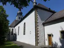 Suttrop, Pfarrkirche St. Johannes, erbaut von 1710 bis 1713, Turm und Querschiff erbaut 1907 (19.06.2025)