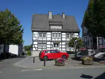 Bad Fredeburg, Volksbankgeb�ude am Kirchplatz (20.06.2025)