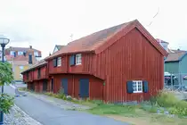 Holzhaus in Falunrot gestrichen im Zentrum von V�stervik. Aufnahme: 20. August 2025.