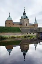 Schloss Kalmar in der schwedischen Stadt Kalmar ist eines der besterhaltenen Renaissanceschl�sser in Nordeuropa. Durch seine Lage an der einstigen Grenze zu D�nemark spielte die einstige Burg eine wichtige Rolle in der schwedischen Geschichte. Das Schloss steht auf einer kleinen Halbinsel an der Ostseek�ste und ist durch einen Burggraben von Festland getrennt. 
Aufnahme: 25. August 2025.