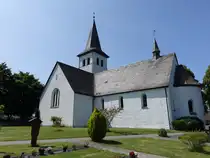 D�nschede, Pfarrkirche St. Martin, erbaut im 13. Jahrhundert, romanische Hallenkirche von drei Jochen (21.06.2025)