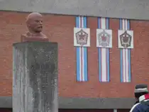 Lenindenkmal in Pyramiden, einer mittlerweile aufgegebene Bergarbeitersiedlung auf Spitzbergen. Pyramiden liegt am Billefjord und verdankt seinen Namen der pyramidenartigen Form des gleichnamigen Berges, an dessen Fu� er liegt. Besucht am 05.07.2013.