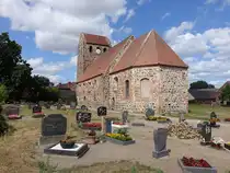 M�rz, evangelische Dorfkirche, Feldsteinkirche aus dem 13. Jahrhundert (04.07.2025)