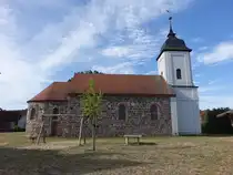 B�cknitz, evangelische Kirche, erbaut im 13. Jahrhundert, Kirchturm 18. Jahrhundert (05.07.2025)
