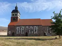 Glienecke, evangelische Kirche, romanische Feldsteinkirche mit barocken Kirchturmaufbau (05.07.2025)