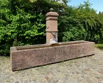 Nimburg, der Stockbrunnen, aufgestellt 1977 zum 1000-j�hrigen Ortsjubil�um, Juni 2018